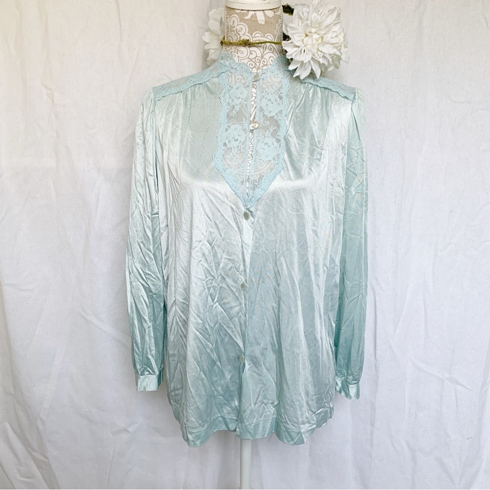 Vintage // pale blue lace neckline satin pajama top size medium mar2